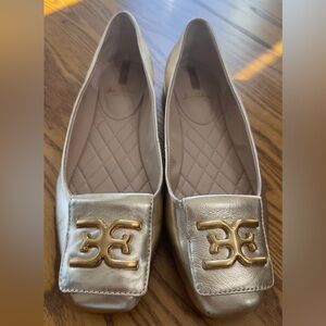 Sam Edelman Emina Gold Flats with Logo Detail. See picture for scratches-pealing